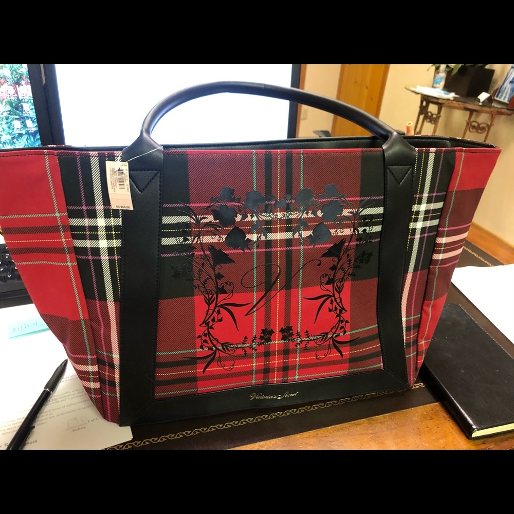 NWT Victoria’s Secret plaid tote